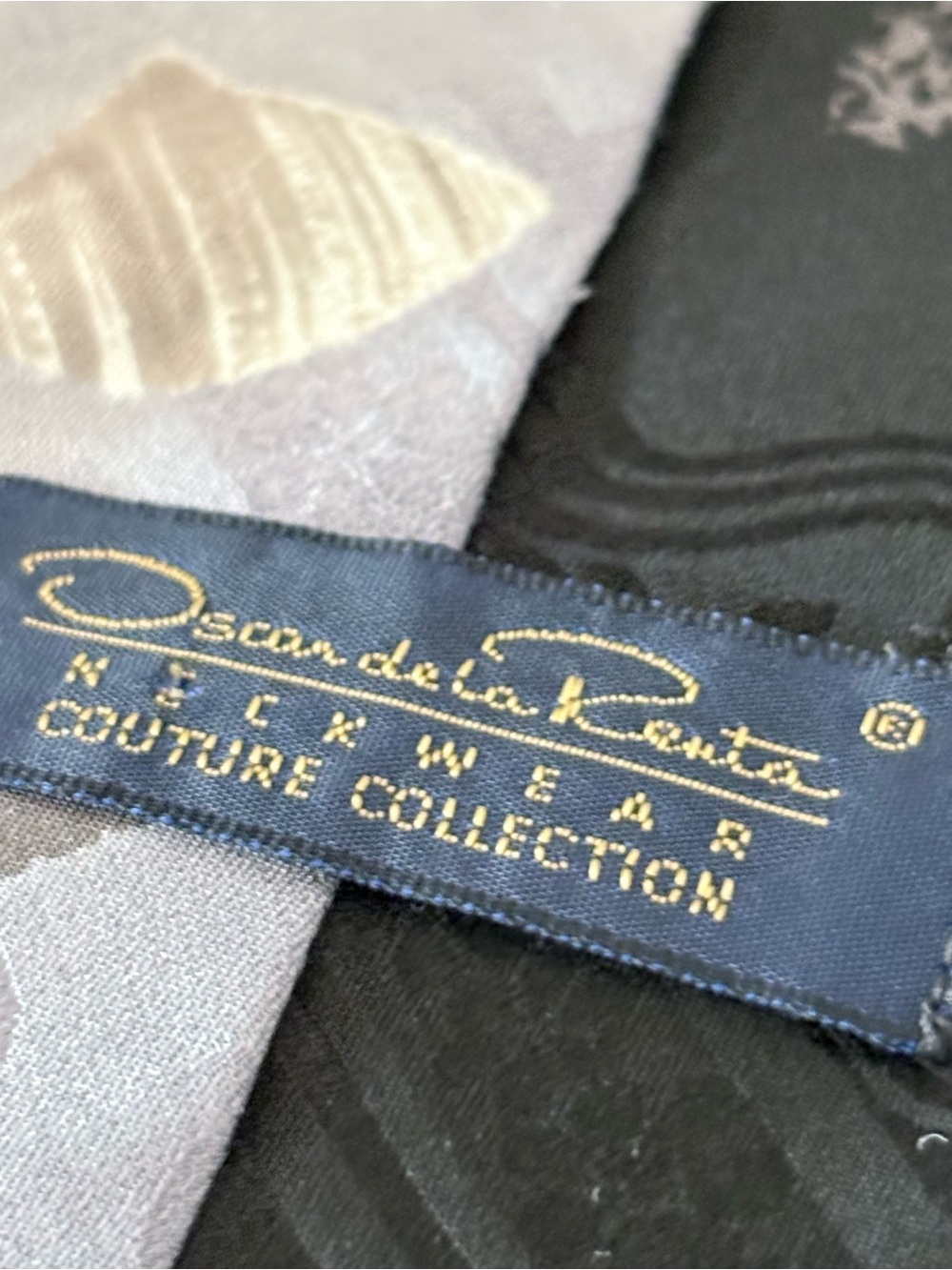 Vintage Oscar de La Renta Couture Collection Black & Silver Print Silk Tie - Picture 7 of 8